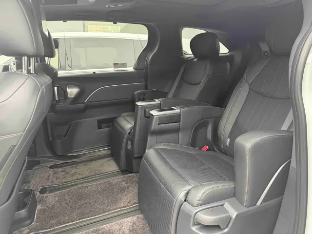 Toyota Sienna — Фото автомобиля 14