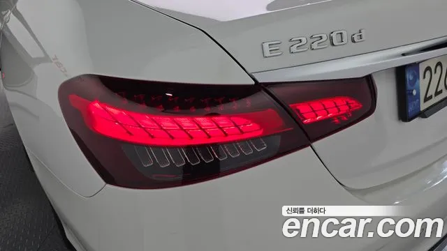 Mercedes-Benz E-Class — Фото автомобиля 23