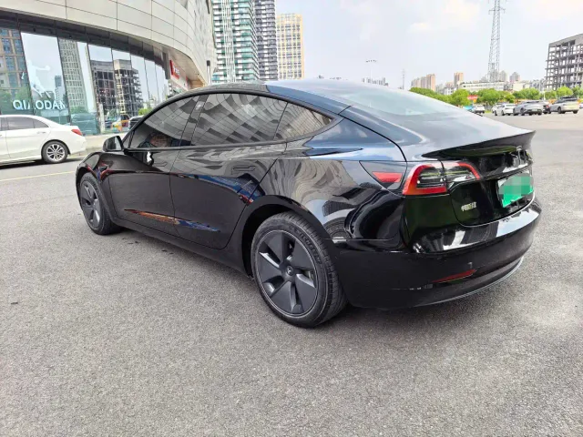 Tesla Model 3 — Фото автомобиля 7