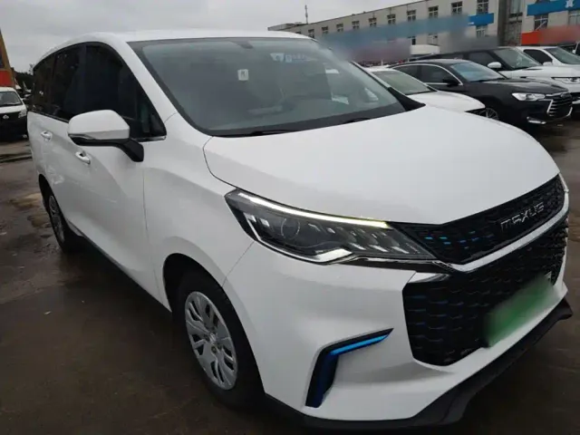 Maxus EUNIQ 5 — Фото автомобиля 3