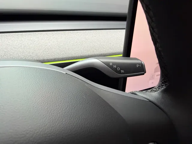 Tesla Model Y — Фото автомобиля 23