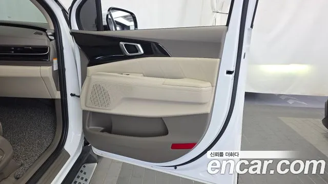 Kia Carnival Generation 4 — Фото автомобиля 14