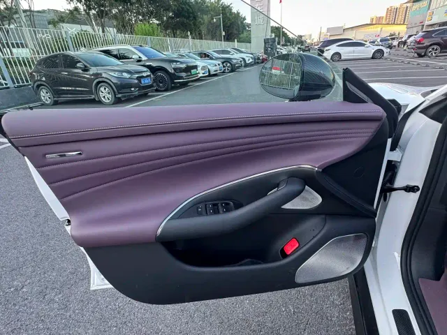 Xiaomi SU7 — Фото автомобиля 12