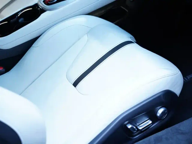 Lotus Emira — Фото автомобиля 30