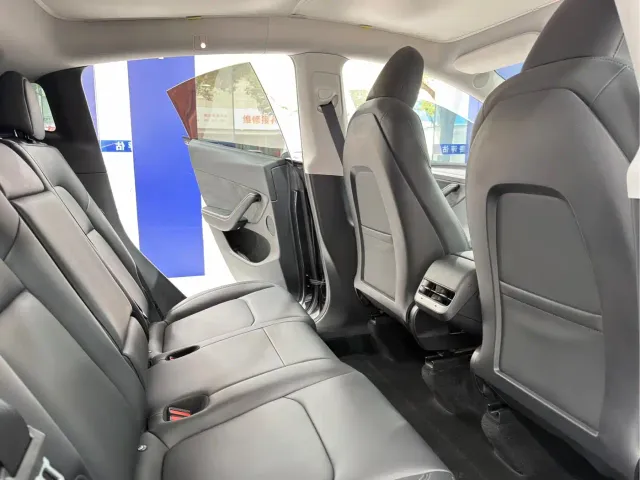 Tesla Model Y — Фото автомобиля 14