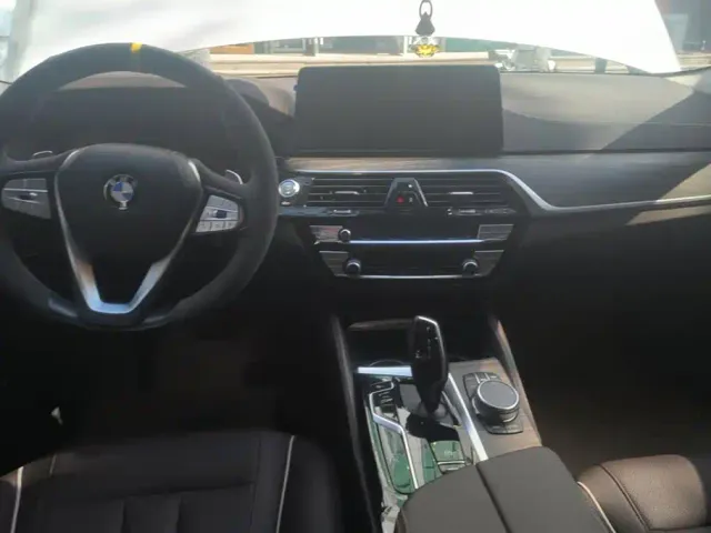 BMW 5 Series — Фото автомобиля 12