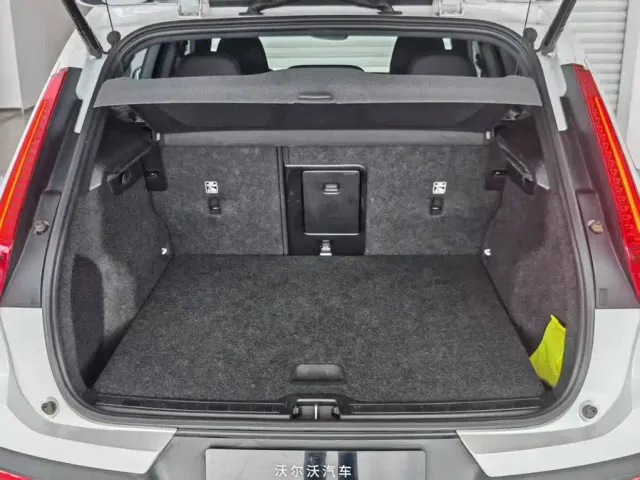 Volvo XC40 — Фото автомобиля 18