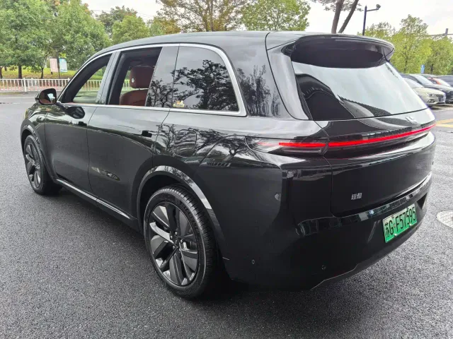 Li Auto L8 — Фото автомобиля 16