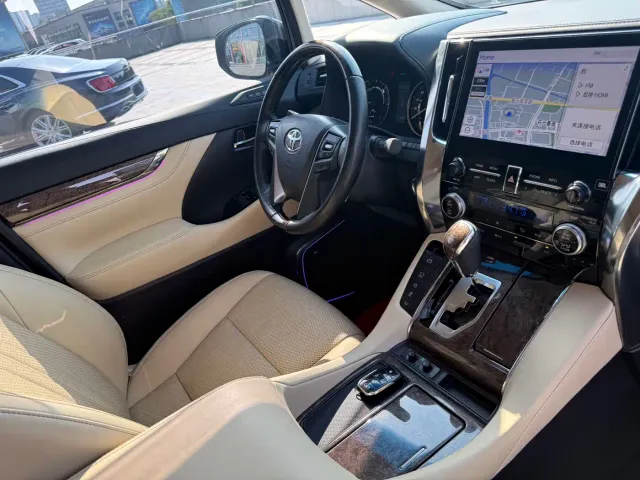 Toyota Vellfire — Фото автомобиля 13