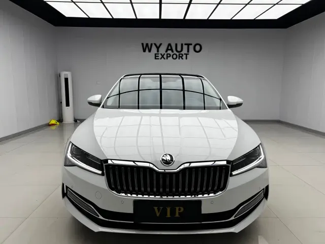 Skoda Superb — Фото автомобиля 2