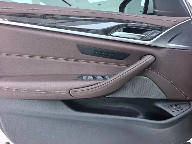 BMW 5 Series — Фото автомобиля 4