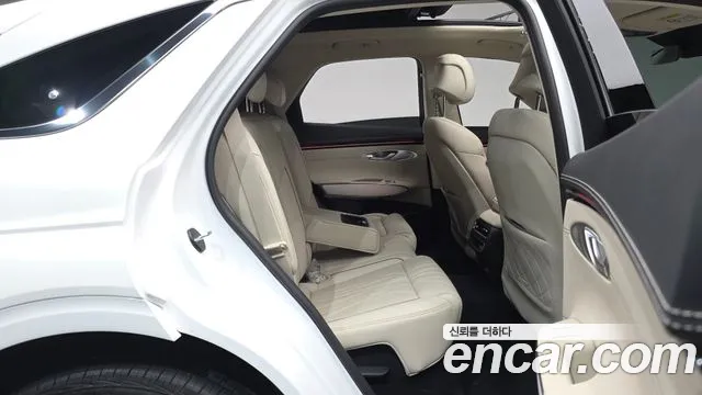 Genesis GV70 — Фото автомобиля 10