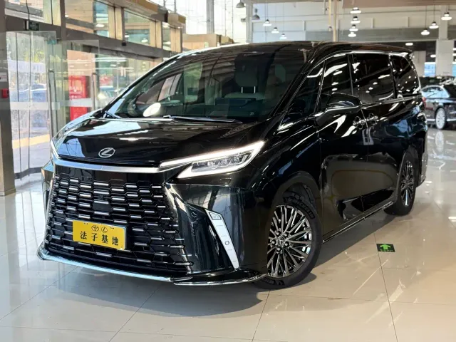 Фотография автомобиля — Lexus LM