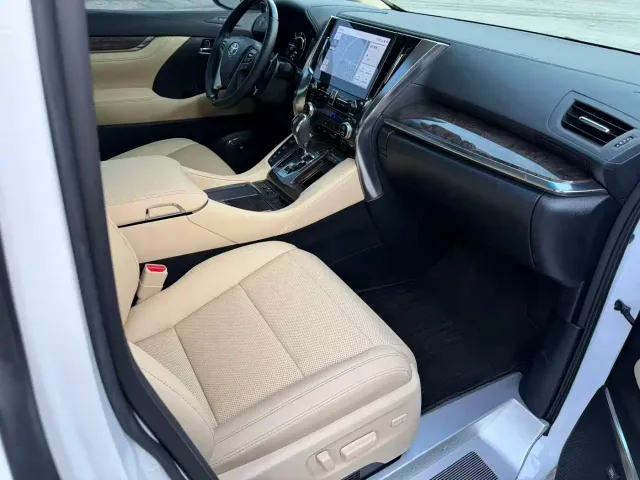 Toyota Vellfire — Фото автомобиля 8
