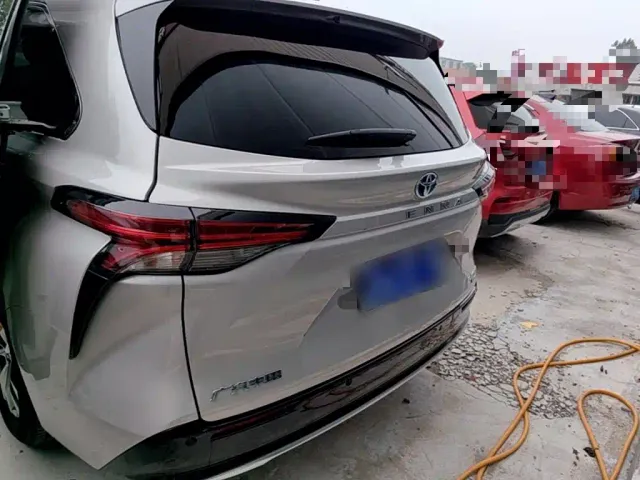 Toyota Sienna — Фото автомобиля 5