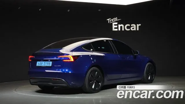 Tesla Model 3 — Фото автомобиля 2