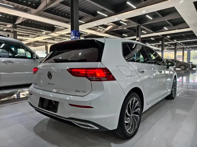 Volkswagen Golf — Фото автомобиля 9
