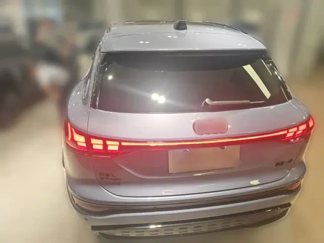Audi Q6L e-tron — Фото автомобиля 6