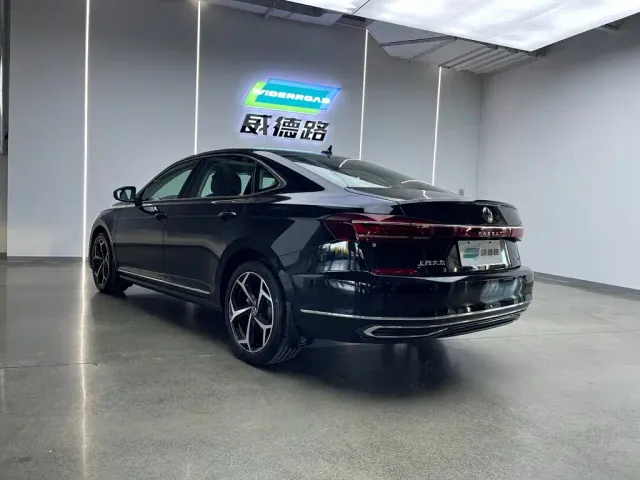 Volkswagen Passat — Фото автомобиля 4