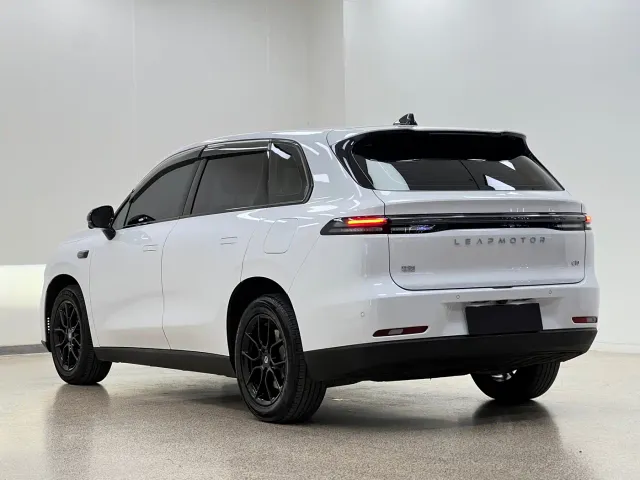 Leapmotor C10 — Фото автомобиля 4