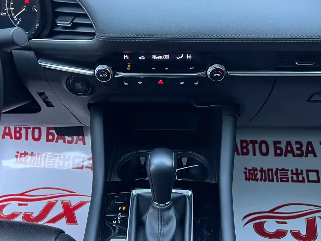 Mazda Axela — Фото автомобиля 12