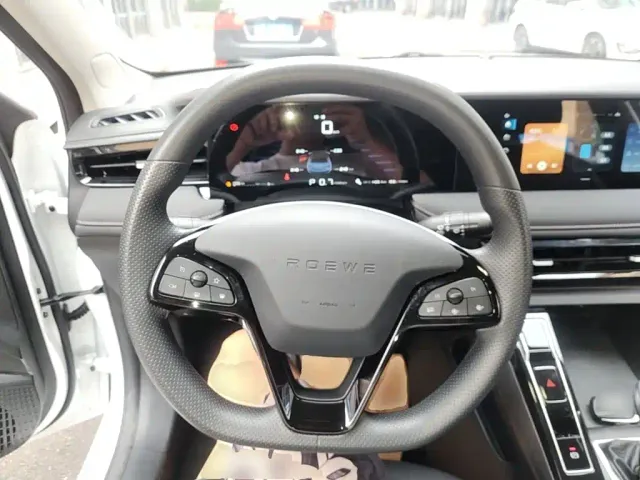 Roewe i5 — Фото автомобиля 10