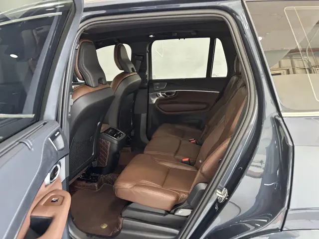 Volvo XC90 — Фото автомобиля 22