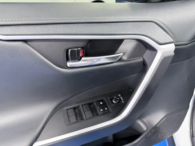 Toyota RAV4 — Фото автомобиля 9