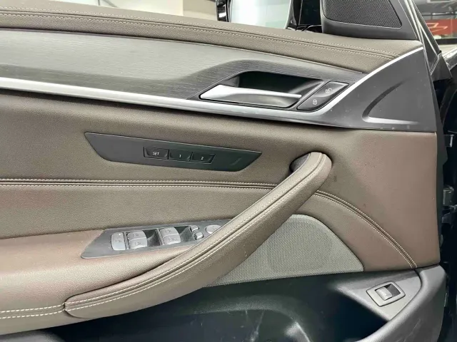 BMW 5 Series — Фото автомобиля 13