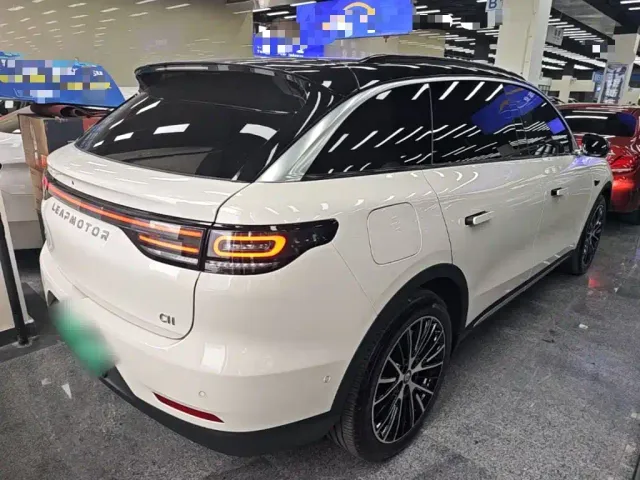 Leapmotor C11 — Фото автомобиля 6