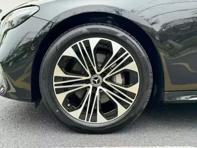 Mercedes-Benz E-Class — Фото автомобиля 5