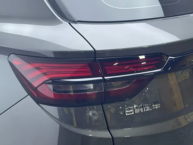 Geely Binyue — Фото автомобиля 12