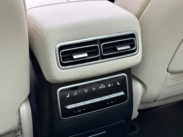 Li Auto L7 — Фото автомобиля 19