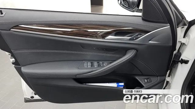 BMW 5 Series G30 — Фото автомобиля 13