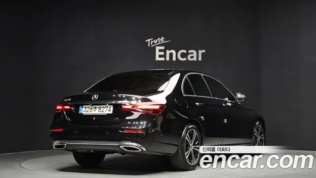 Mercedes-Benz E-Class — Фото автомобиля 2