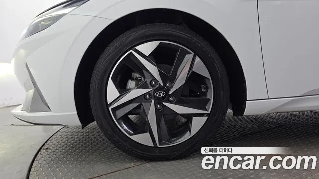 Hyundai Avante CN7 — Фото автомобиля 5