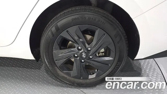 Hyundai AVANTE Avante (CN7) — Фото автомобиля 21