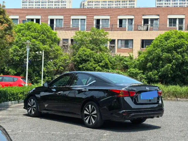 Nissan Teana — Фото автомобиля 5