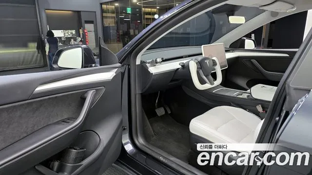 Tesla Model Y — Фото автомобиля 10