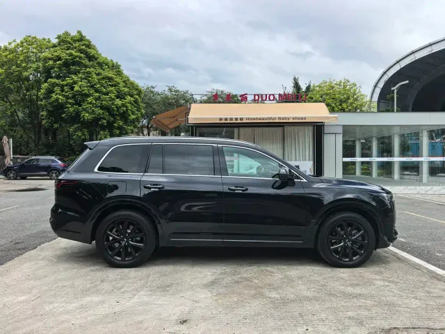 Li Auto ONE — Фото автомобиля 5