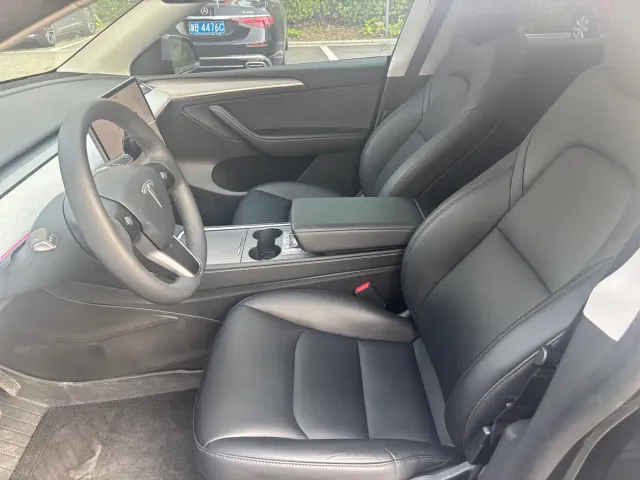 Tesla Model Y — Фото автомобиля 8