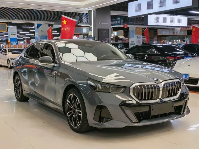 BMW 5 Series — Фото автомобиля 3