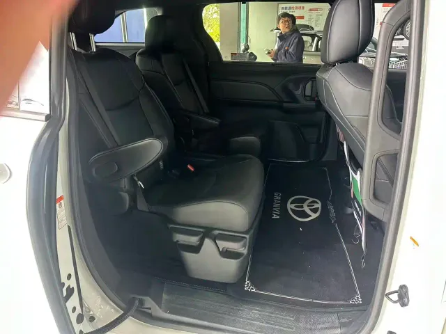 Toyota Granvia — Фото автомобиля 5