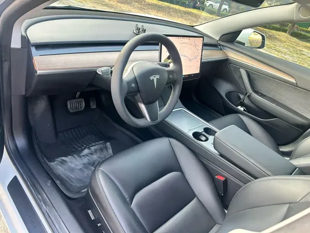 Tesla Model 3 — Фото автомобиля 4