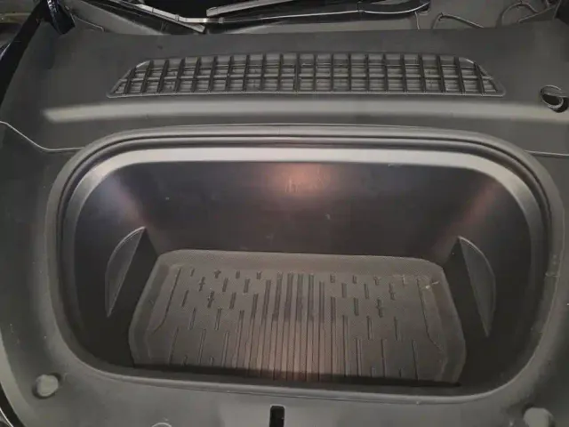 Tesla Model Y — Фото автомобиля 10