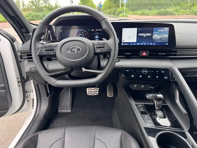 Hyundai Elantra — Фото автомобиля 11