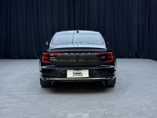 Volvo S90 — Фото автомобиля 14