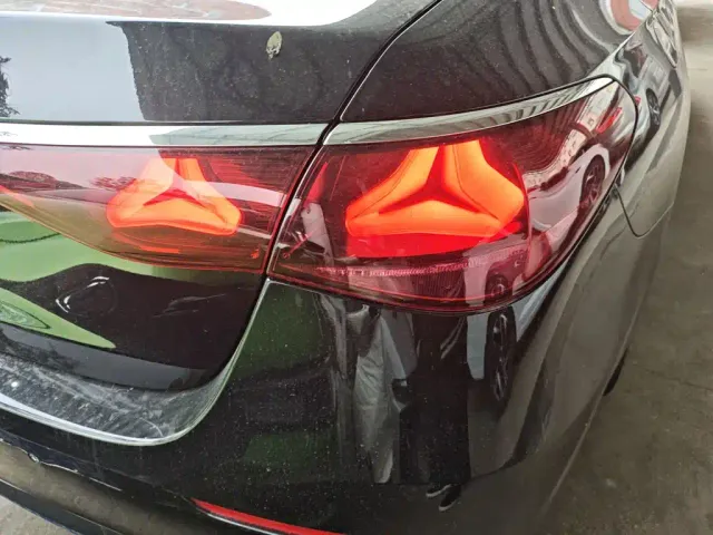 Mercedes-Benz E-Class — Фото автомобиля 7