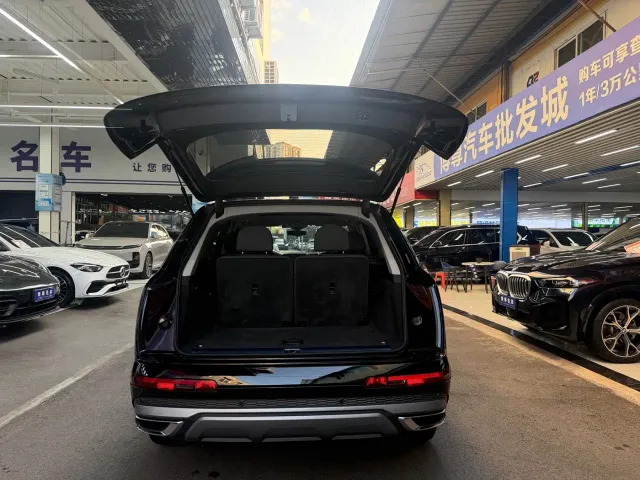 Audi Q7 — Фото автомобиля 23