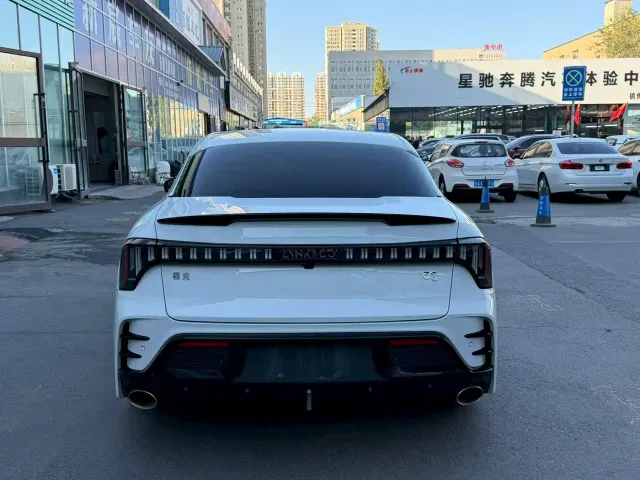 Lynk & Co 03 — Фото автомобиля 8